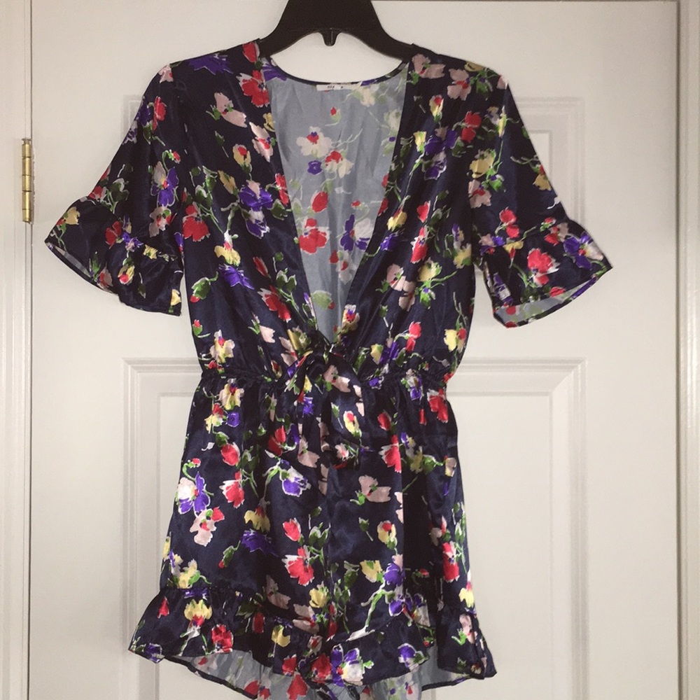 Tularosa floral romper size XS